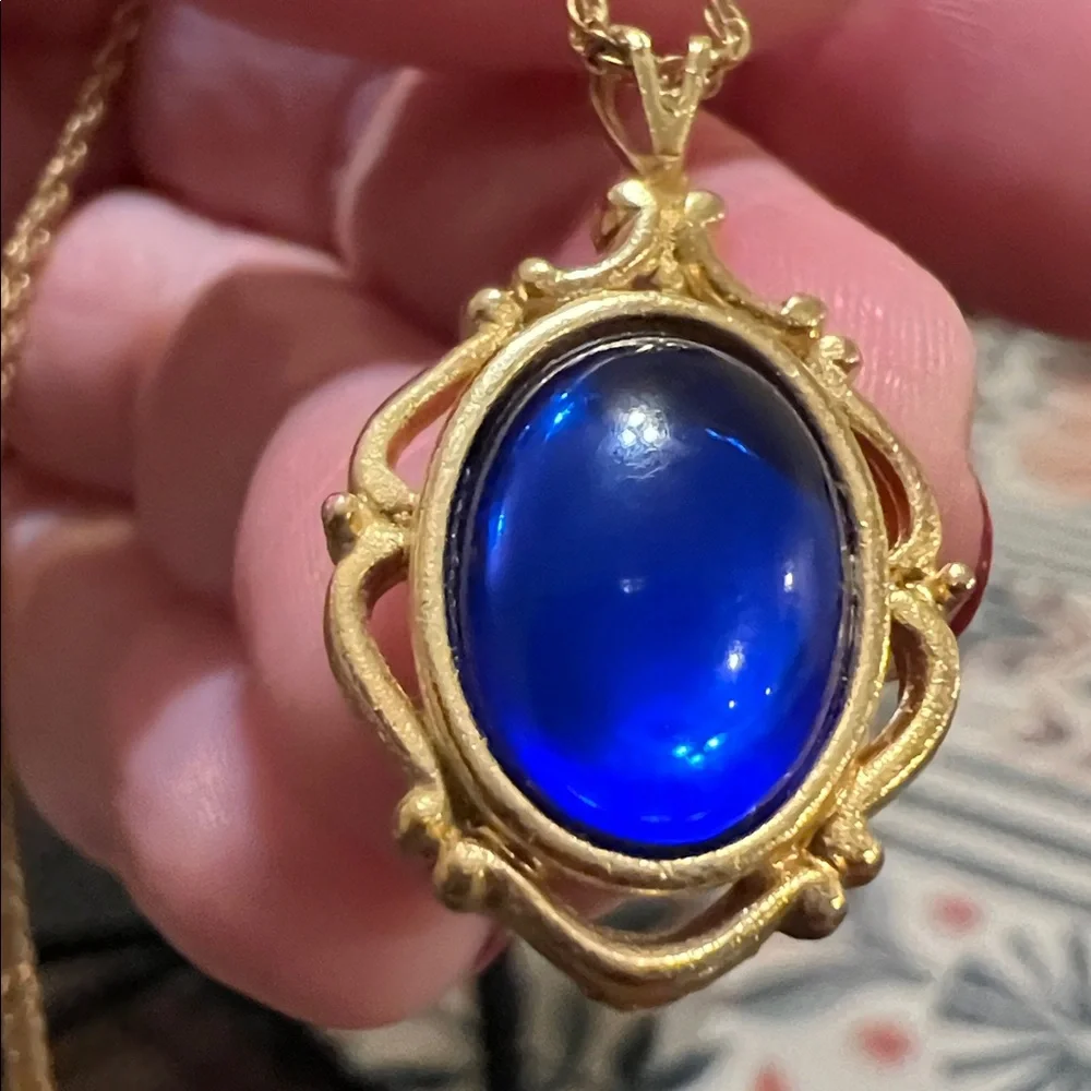 VTG Victorian Style Blue Flashy Cabochon Oval 18k Gold Plated Pendant Necklace